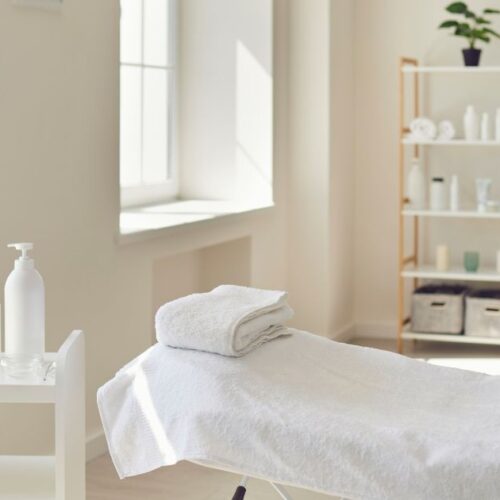 Wygoda i profesjonalizm, czyli rola elektrycznego łóżka do masażu